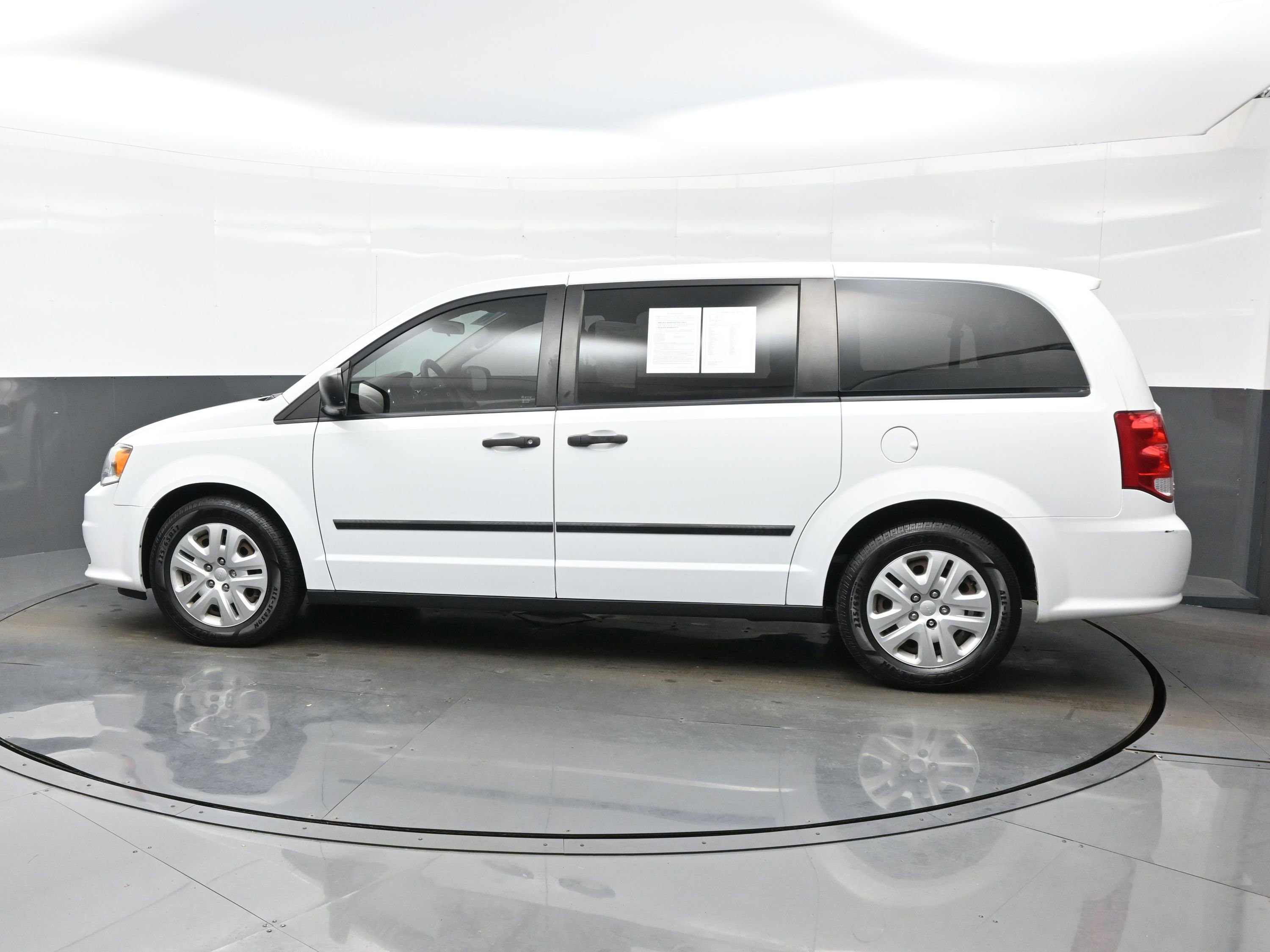 Used 2016 Dodge Grand Caravan American Value Package image 3