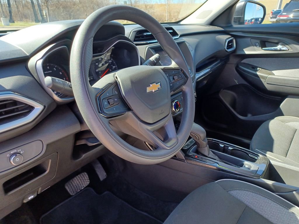 Used 2023 Chevrolet TrailBlazer LS FWD image 14