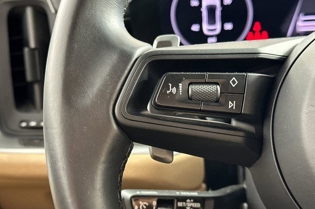 Used 2024 Porsche Cayenne Coupe image 27