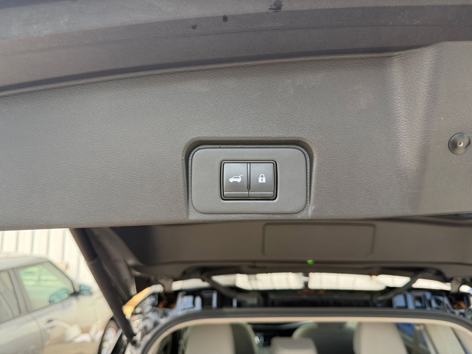 Used 2025 Nissan Rogue SV FWD image 23