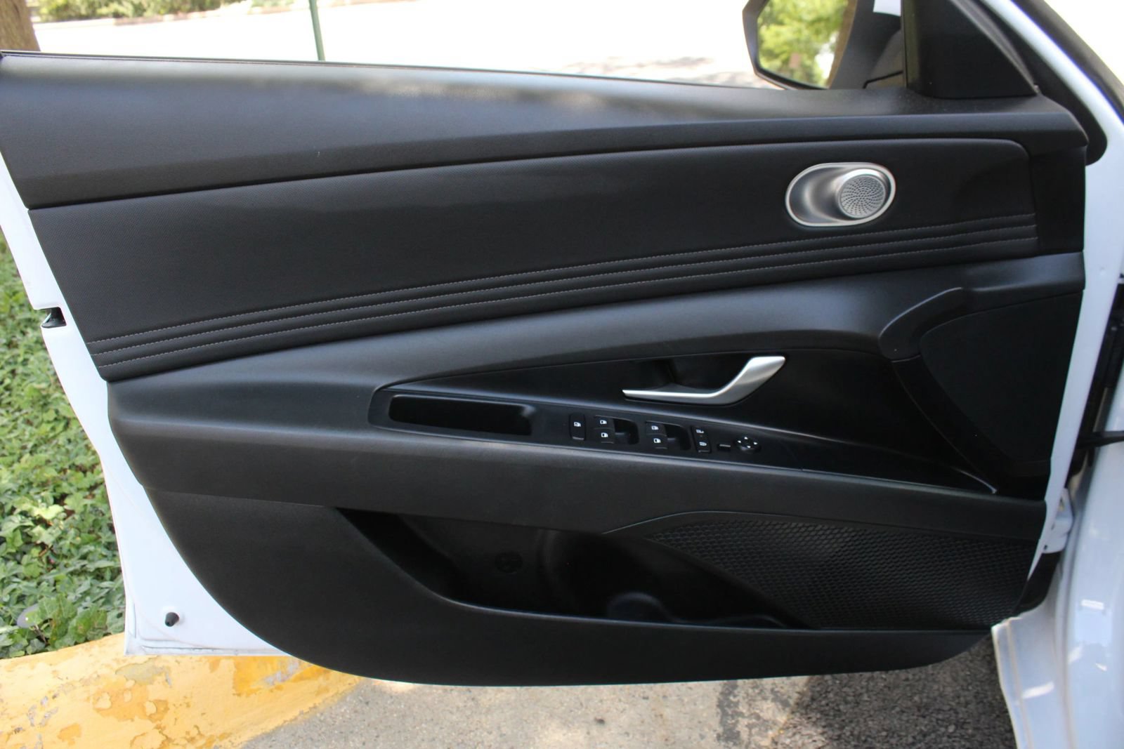 Used 2025 Hyundai Elantra SEL FWD image 15