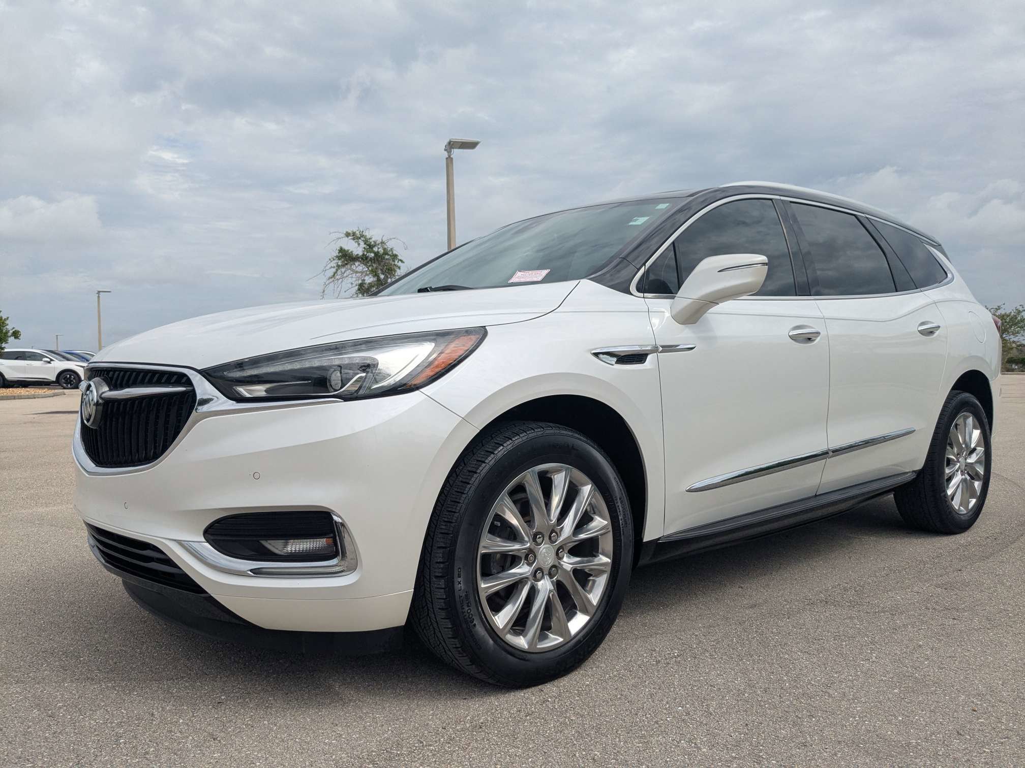 Used 2020 Buick Enclave Premium w/ Sun and Sites Package FWD image 8