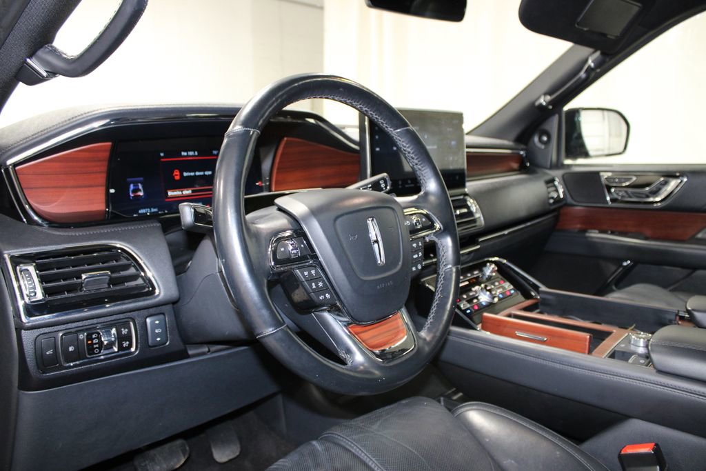 Used 2023 Lincoln Navigator Reserve image 18