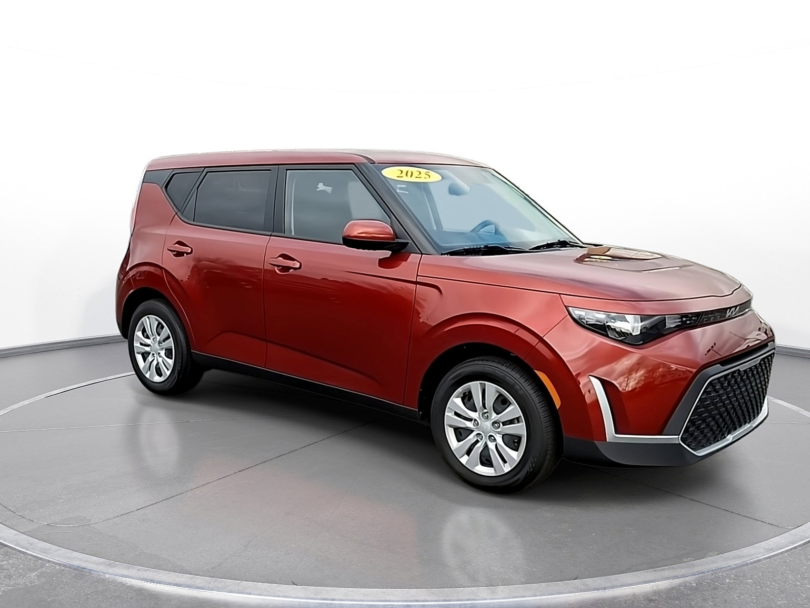 Used 2025 Kia Soul LX FWD image 2