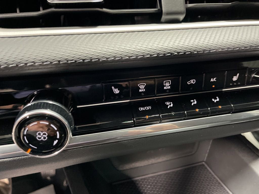 New 2026 Chevrolet Equinox LT w/ Safety and Technology Package FWD image 37