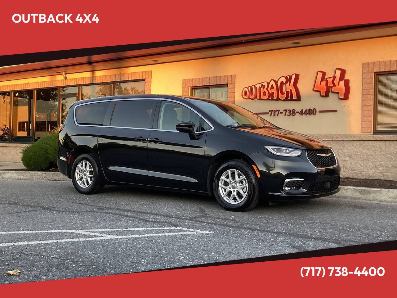 Used 2023 Chrysler Pacifica Touring-L FWD image 1