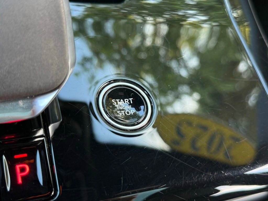 Used 2025 Land Rover Range Rover Sport SE image 52