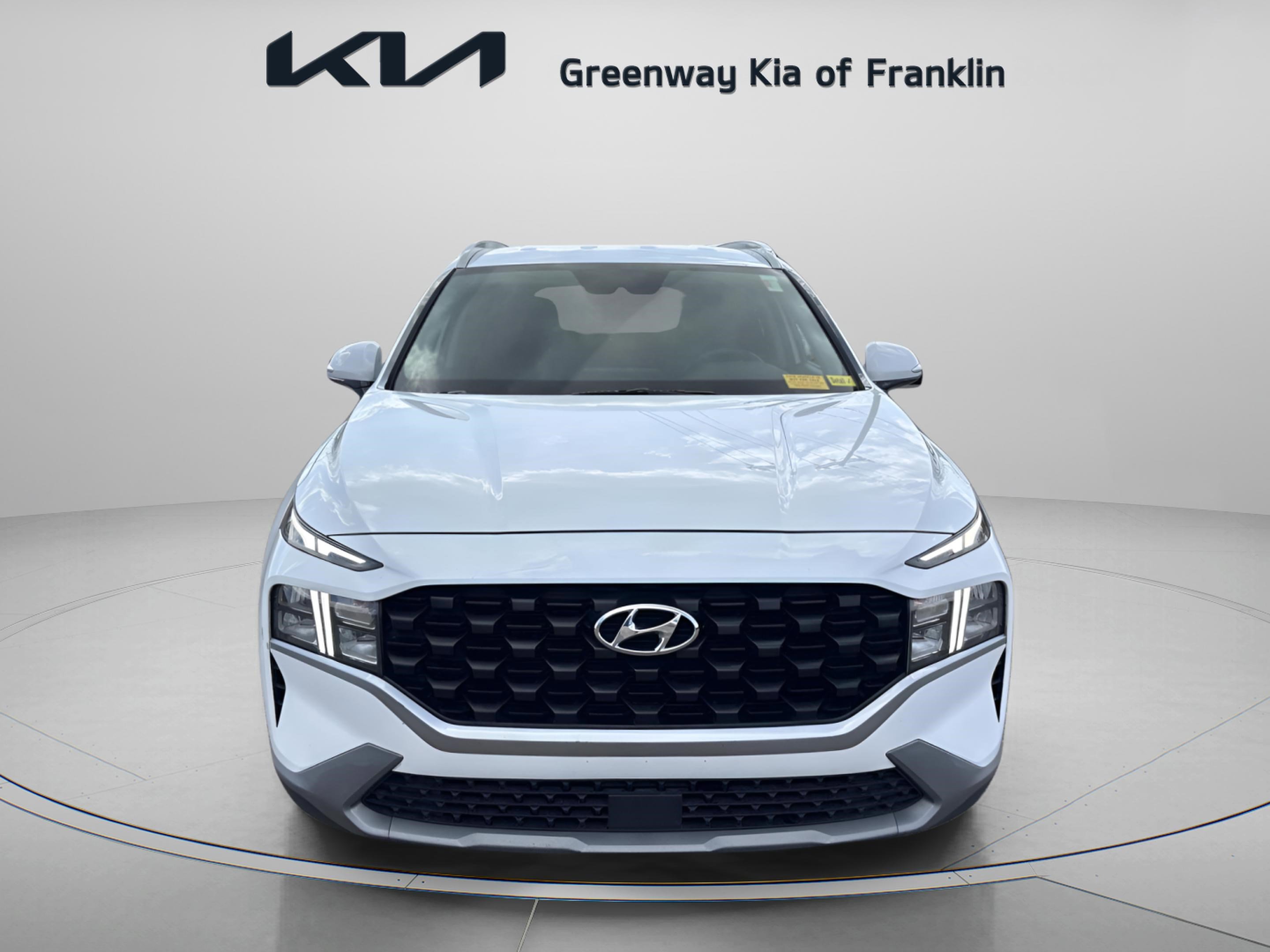 Used 2023 Hyundai Santa Fe SEL image 2