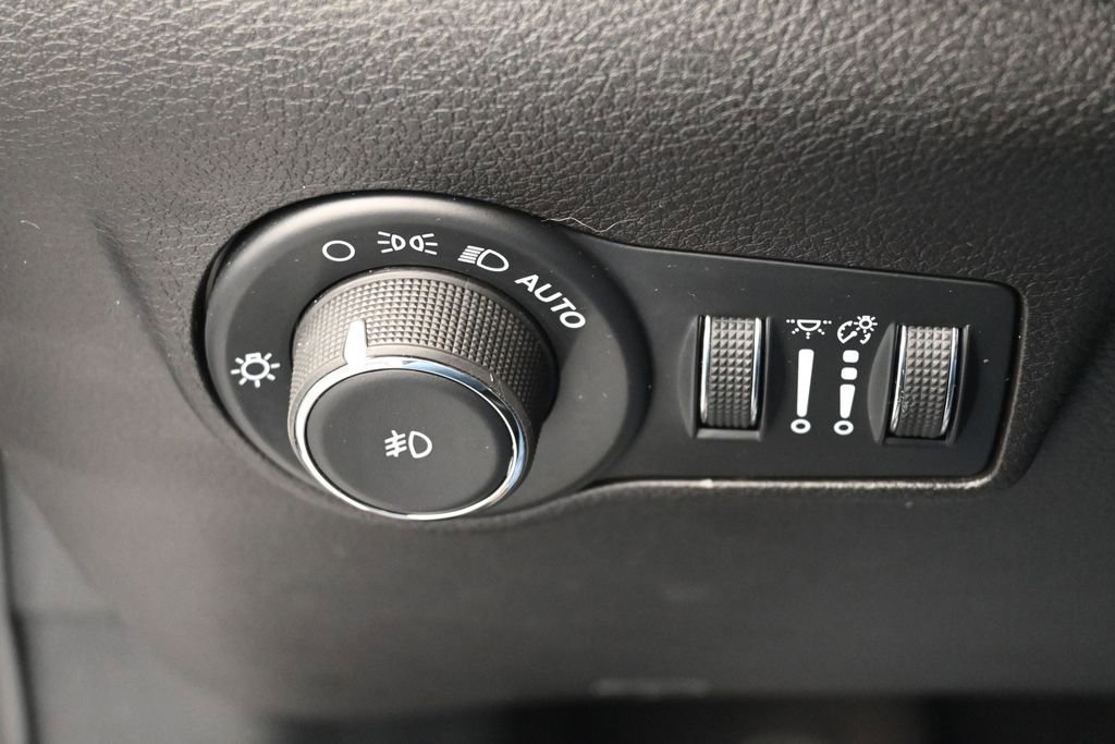 Used 2025 Jeep Compass Limited AWD/4WD image 36
