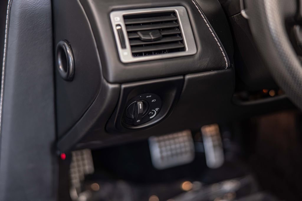 Used 2010 Aston Martin V8 Vantage Roadster RWD image 20