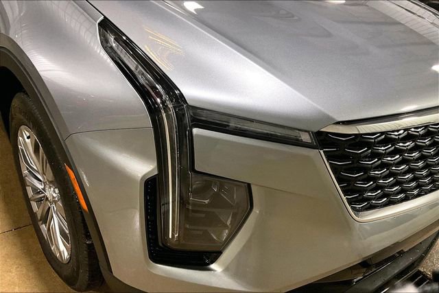 Used 2024 Cadillac XT4 Premium Luxury image 4
