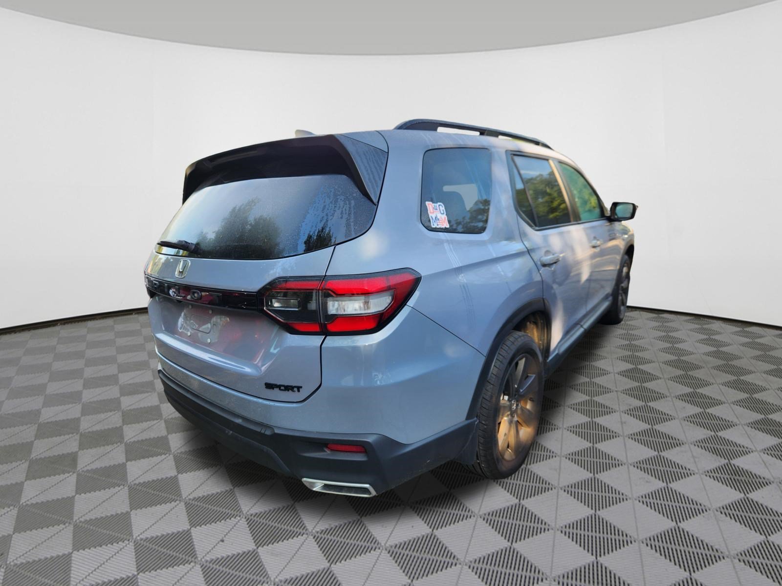 Used 2025 Honda Pilot Sport image 4