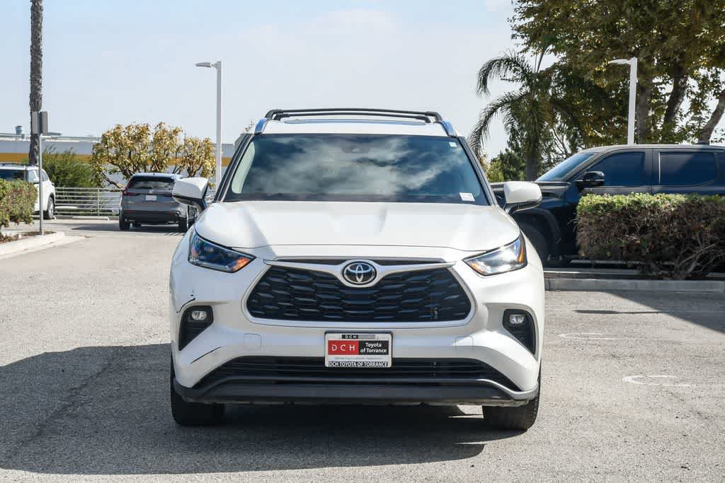 Used 2021 Toyota Highlander XLE FWD image 2