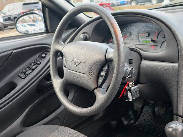 Used 2004 Ford Mustang Convertible image 23