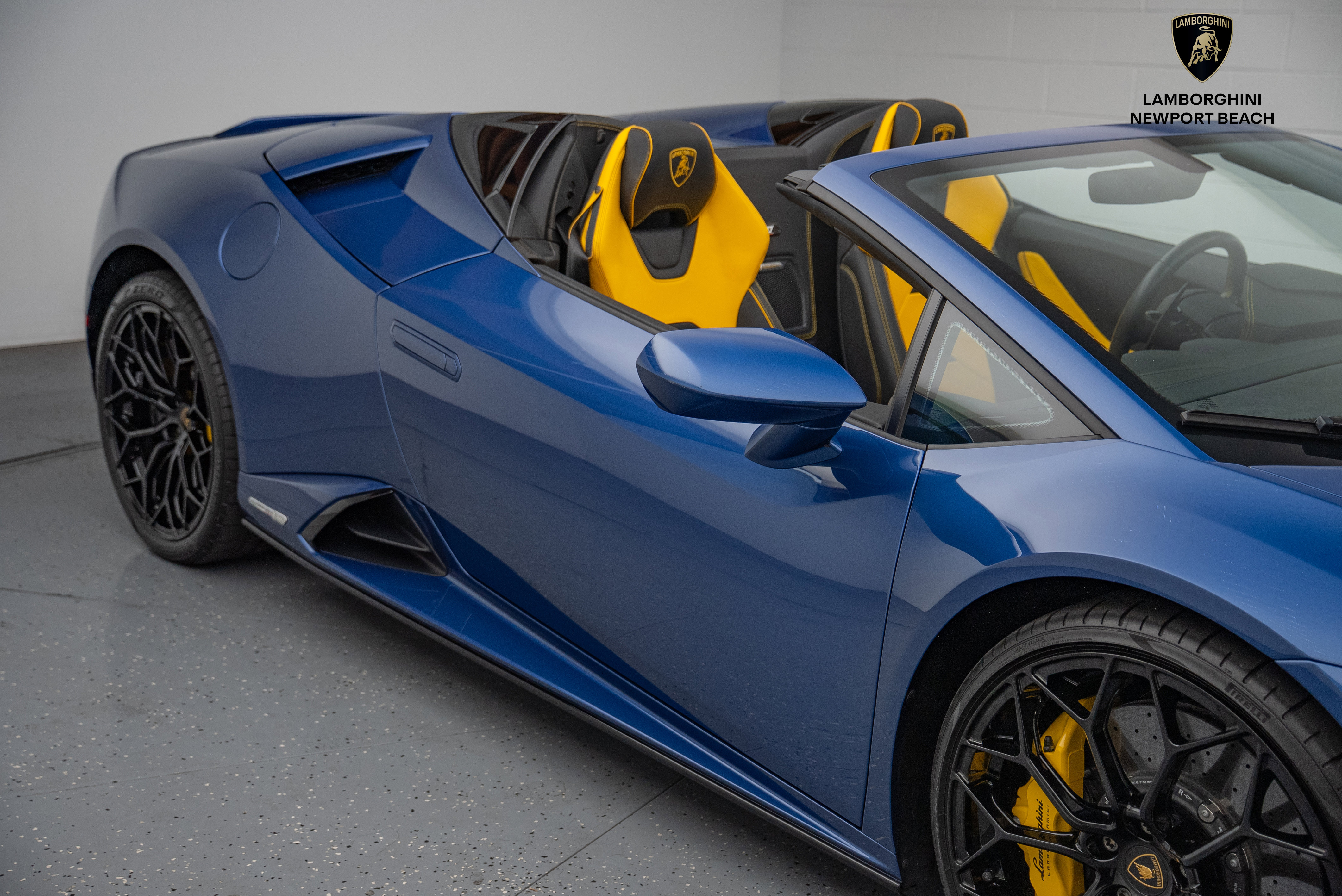 Used 2023 Lamborghini Huracan EVO image 3