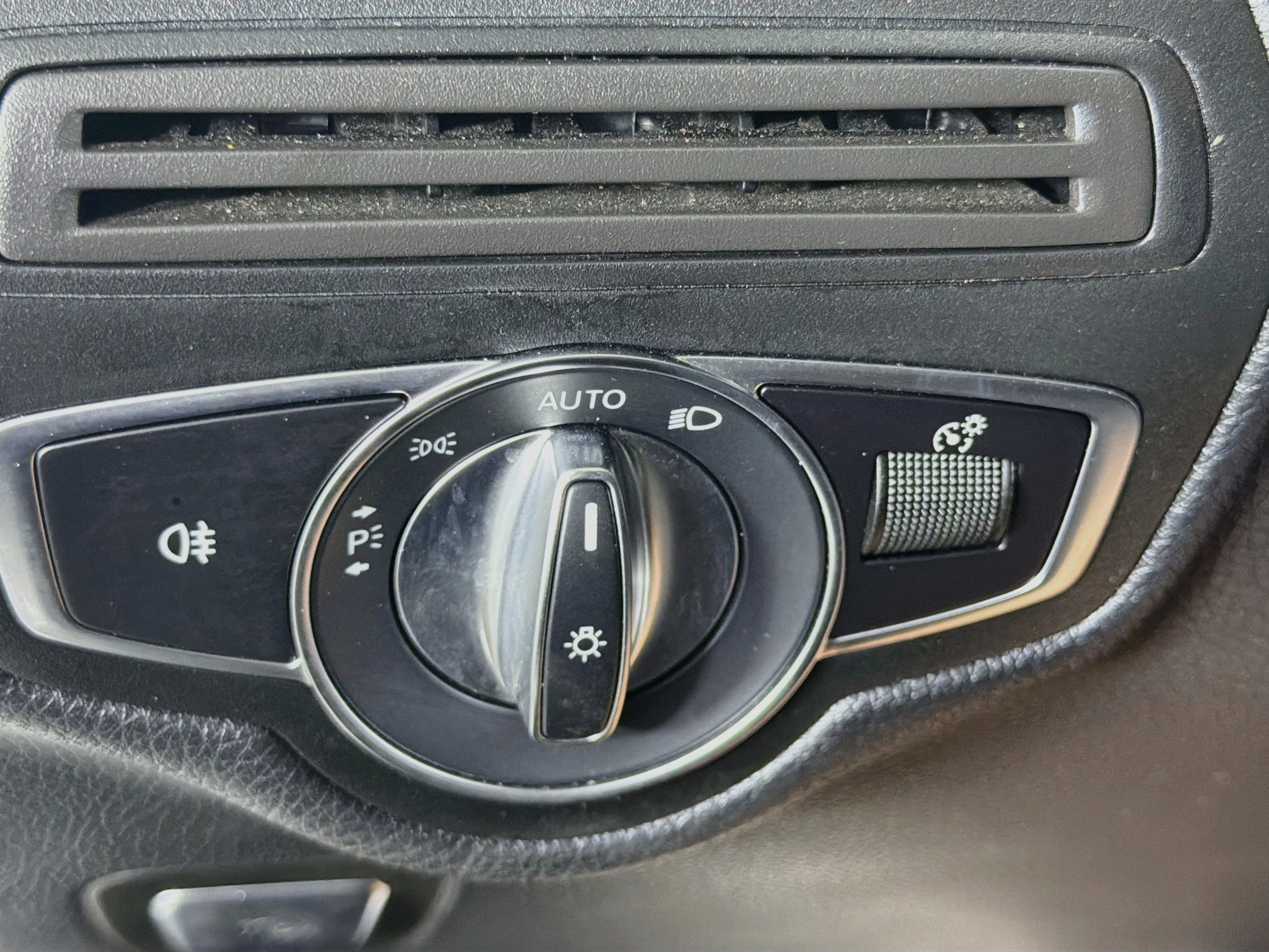 Used 2019 Mercedes-Benz GLC 300 4MATIC image 17