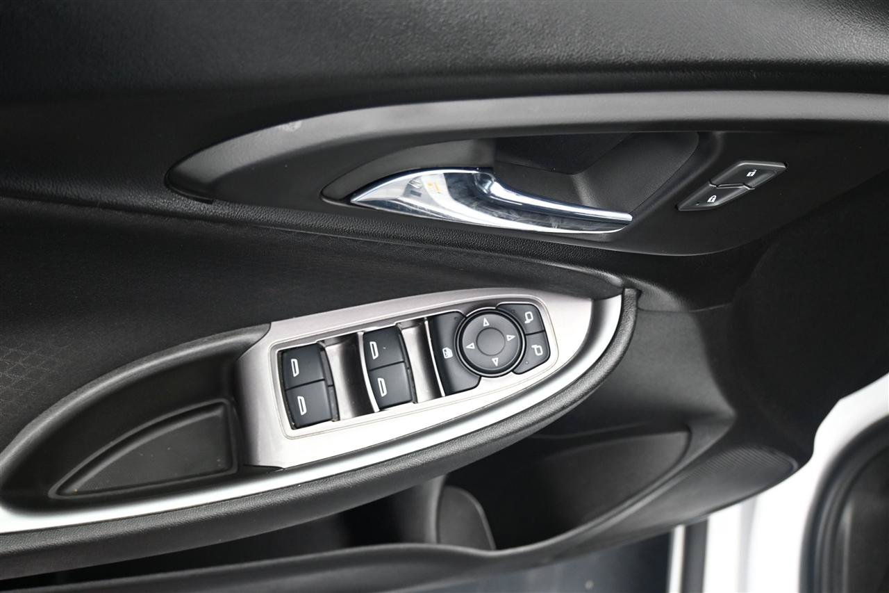 Used 2023 Chevrolet Malibu LS FWD image 11