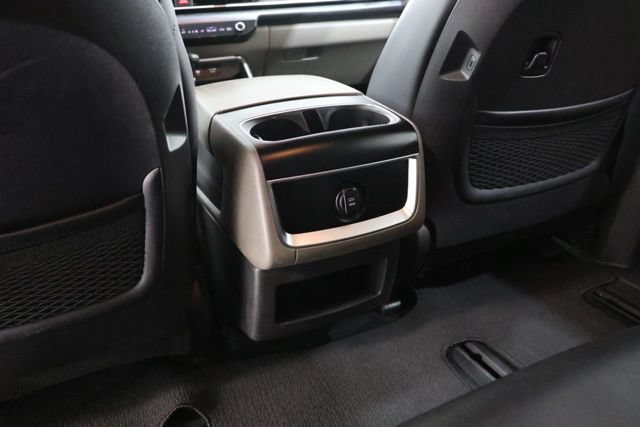 Used 2025 Kia Carnival FWD image 30