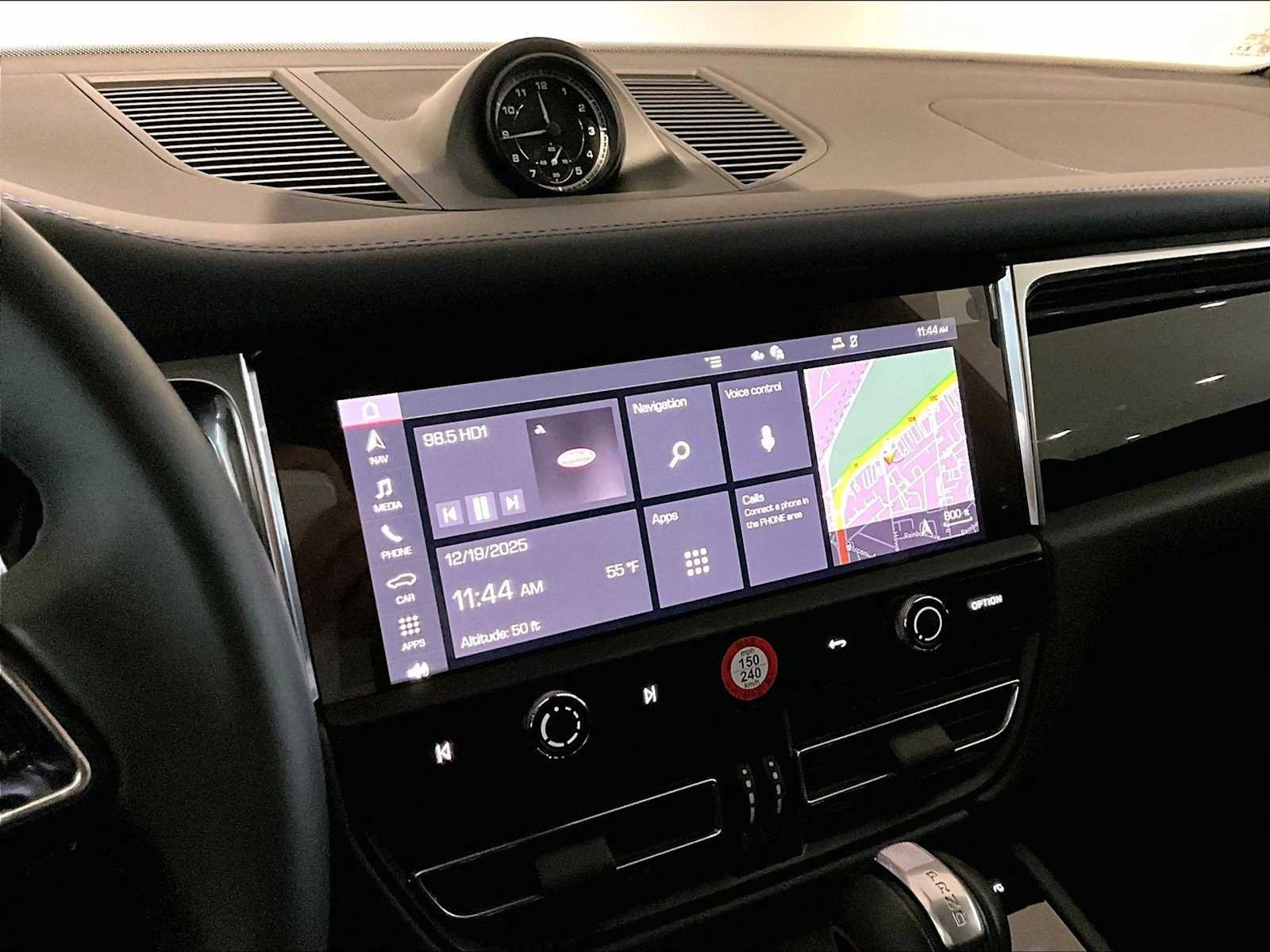 Used 2025 Porsche Macan image 19