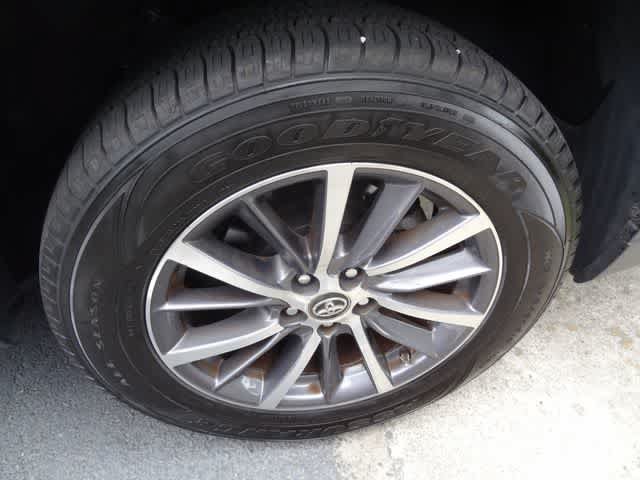 Used 2019 Toyota Highlander XLE FWD image 11
