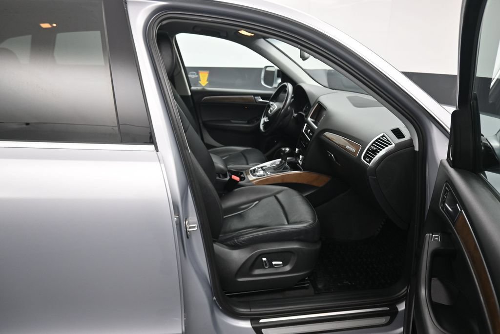 Used 2016 Audi Q5 2.0T Premium Plus w/ Technology Package AWD/4WD image 42