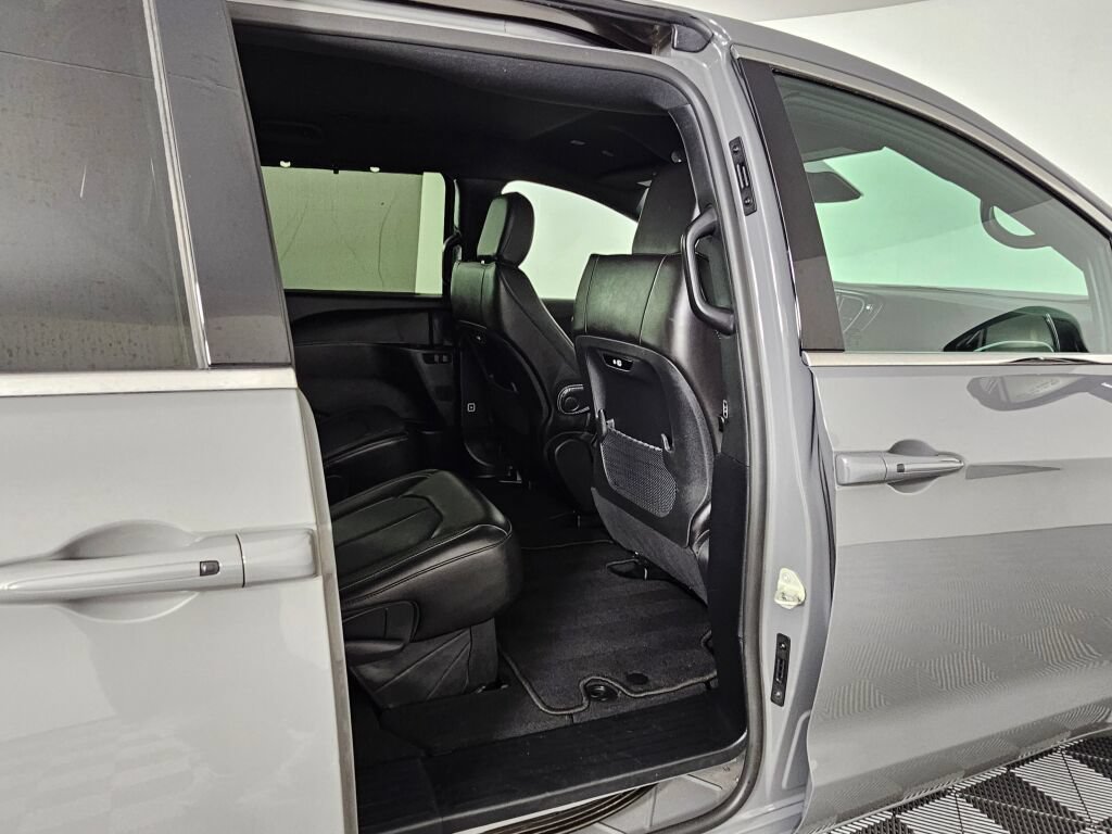 Used 2025 Chrysler Pacifica Select FWD image 35