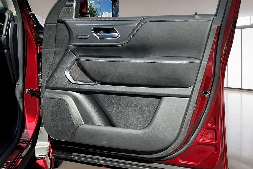 Used 2025 INFINITI QX80 Sensory AWD/4WD image 19