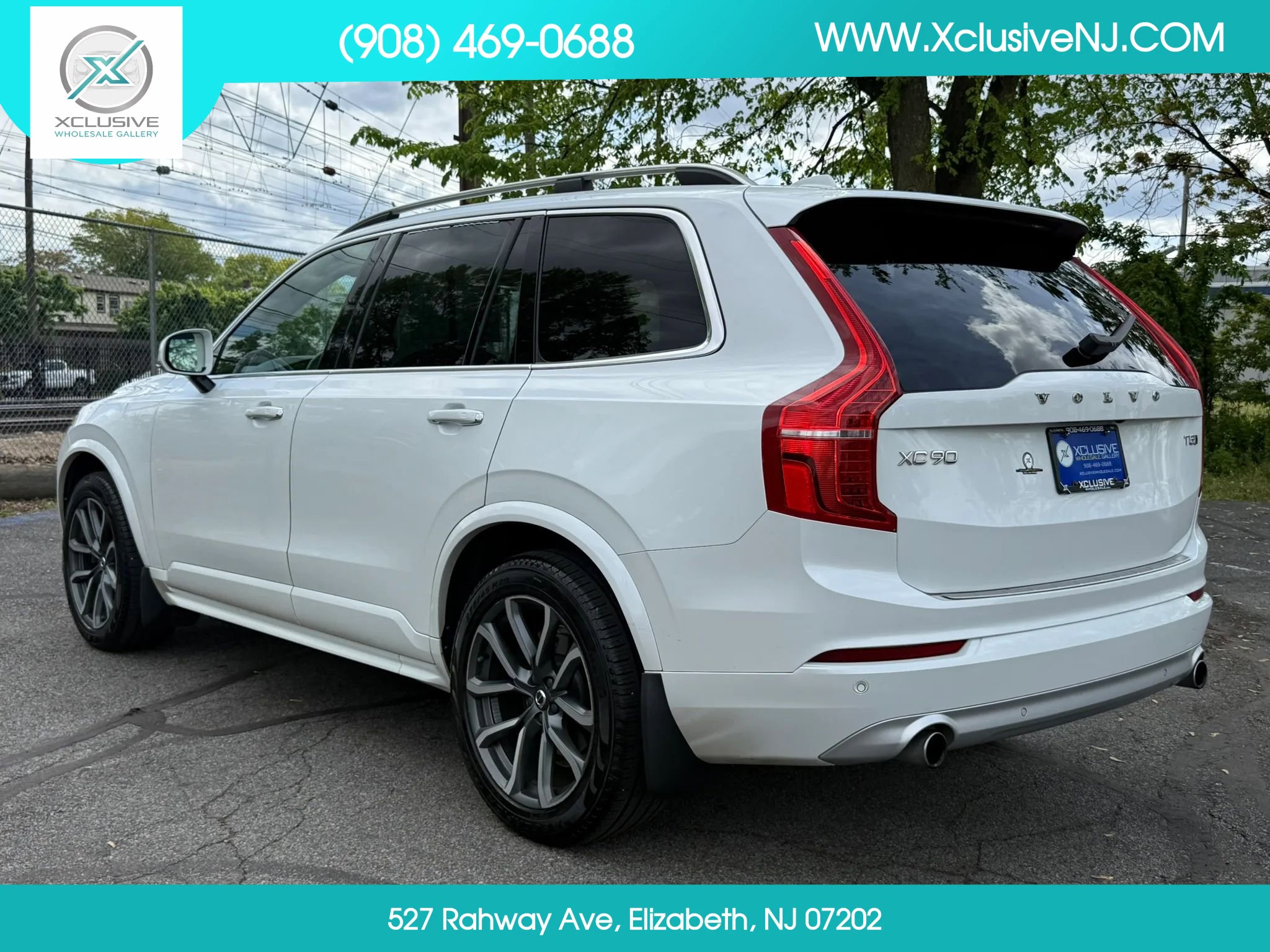 Used 2019 Volvo XC90 T5 Momentum w/ Multimedia Package AWD/4WD image 2