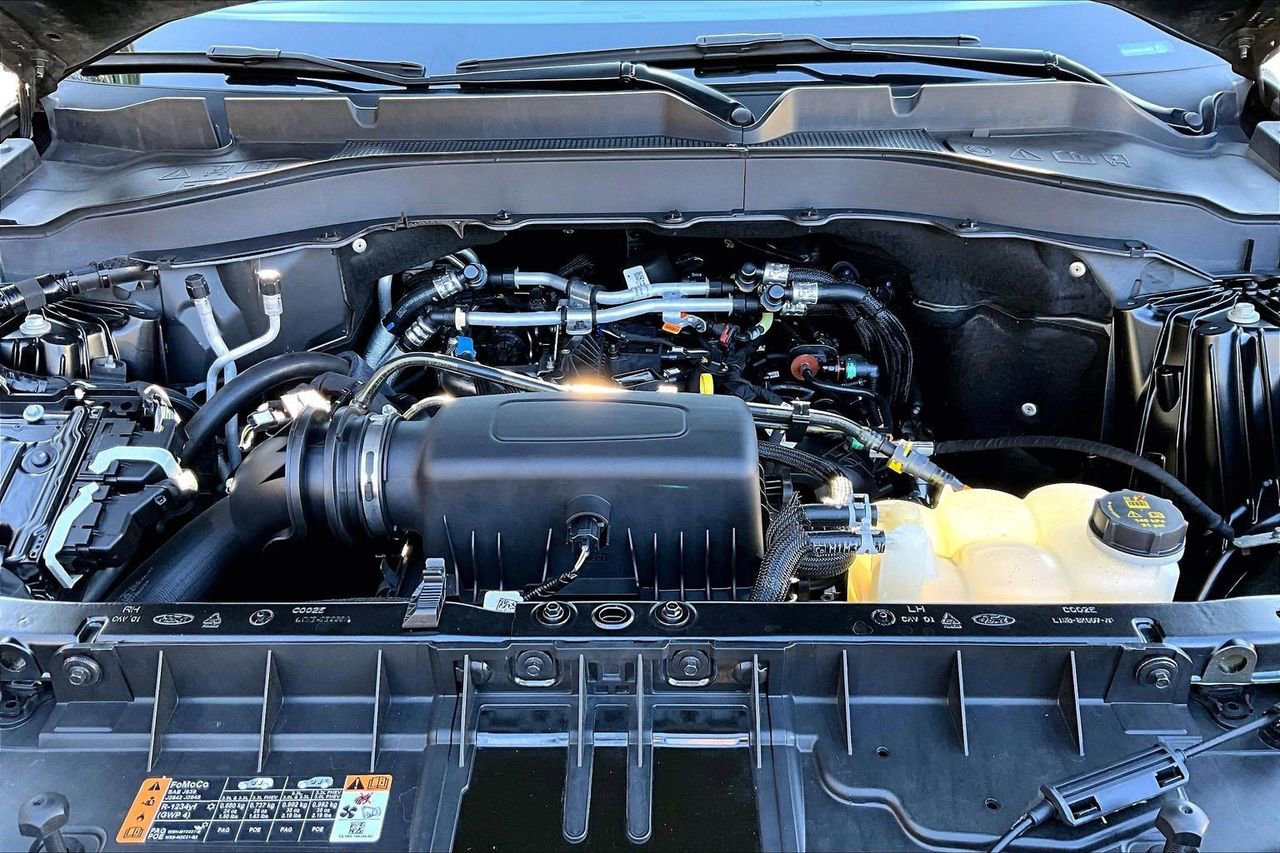 Used 2022 Ford Explorer XLT w/ Equipment Group 202A image 38