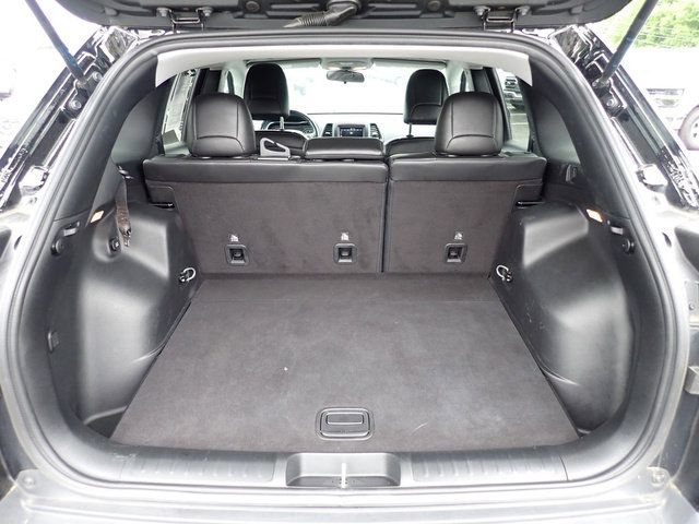 Used 2020 Jeep Cherokee Latitude Plus w/ Cold Weather Group AWD/4WD image 6