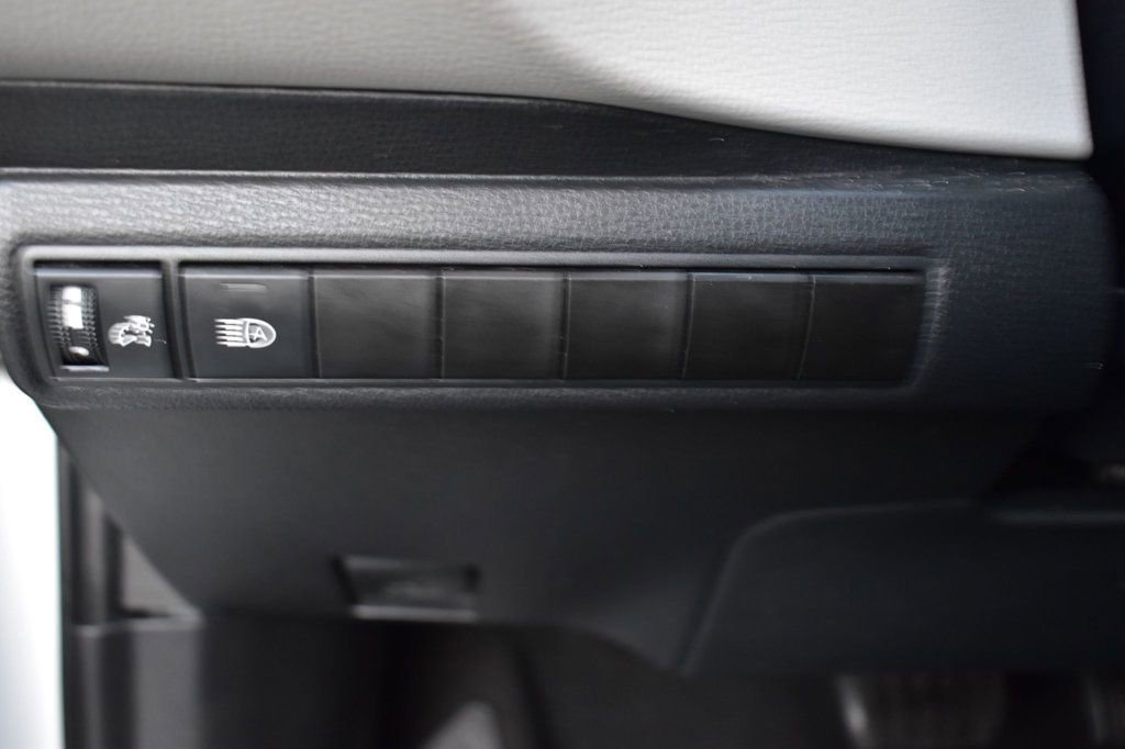 Used 2022 Toyota Corolla LE image 32