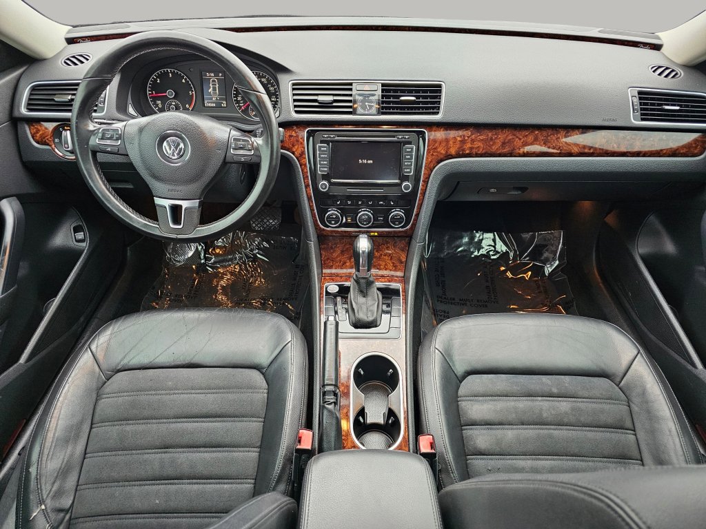 Used 2013 Volkswagen Passat TDI SEL Premium image 2