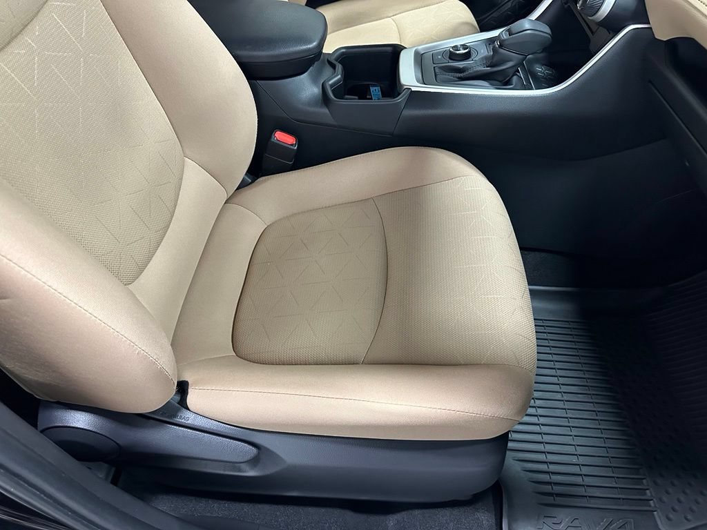 Used 2025 Toyota RAV4 XLE AWD/4WD image 60