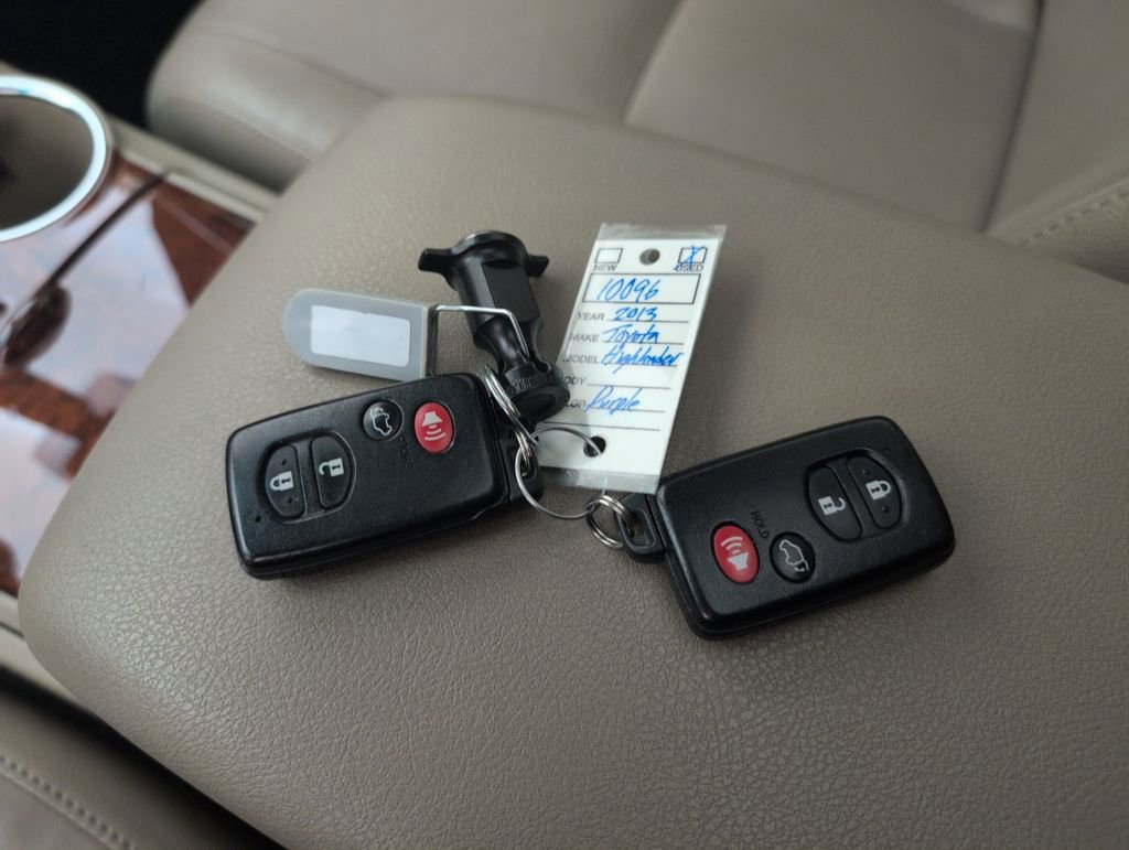 Used 2013 Toyota Highlander Limited image 44