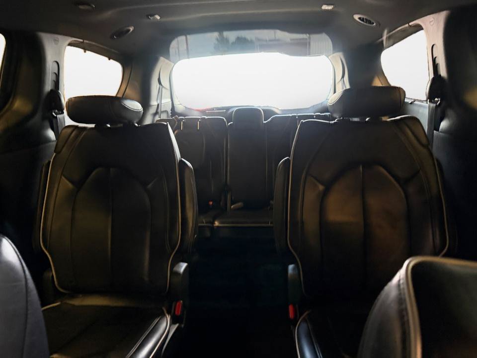 Used 2025 Chrysler Pacifica Limited FWD image 15