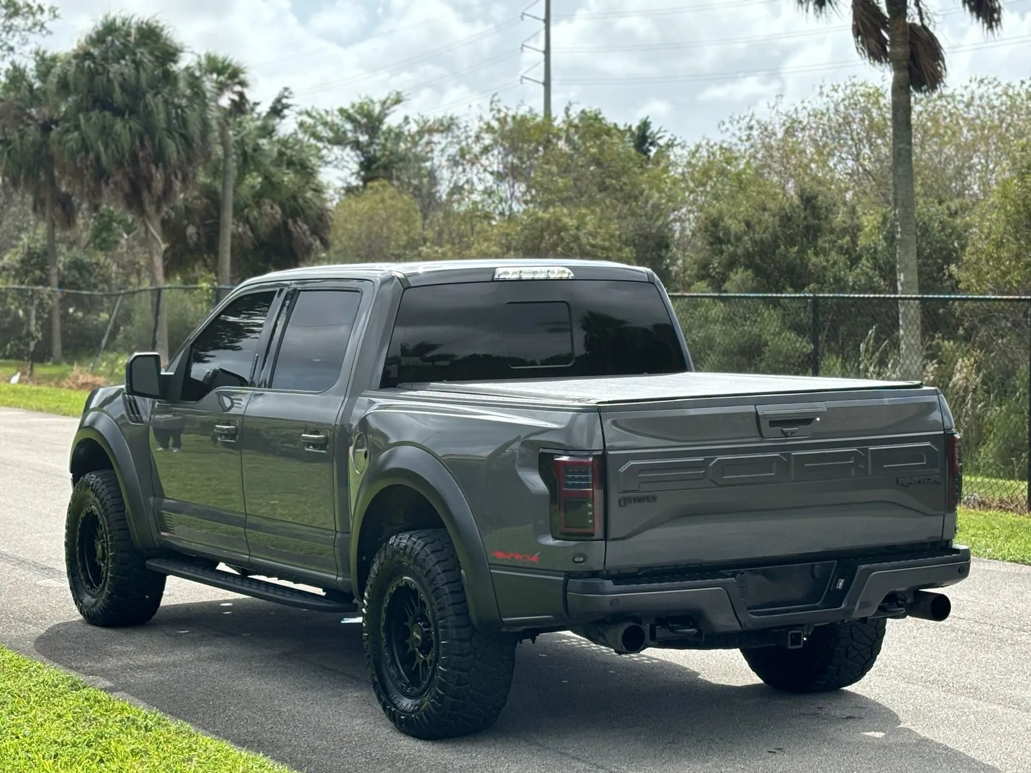 Used 2018 Ford F150 Raptor w/ Equipment Group 802A Luxury AWD/4WD image 8