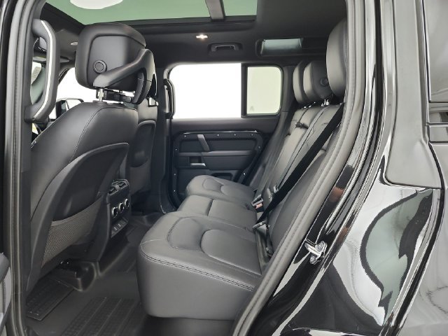 New 2026 Land Rover Defender 110 X-Dynamic SE AWD/4WD image 36