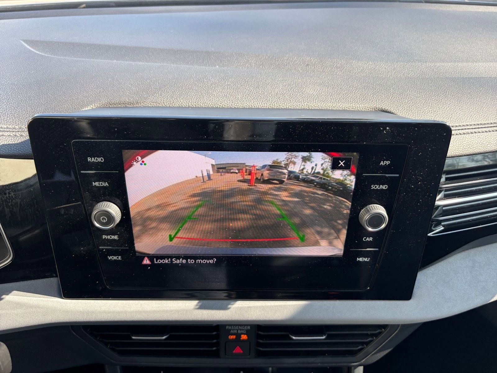 Used 2025 Volkswagen Jetta SE image 17