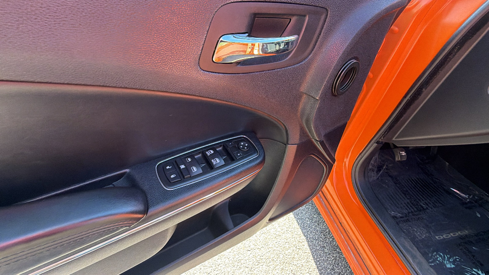 Used 2014 Dodge Charger SXT RWD image 15