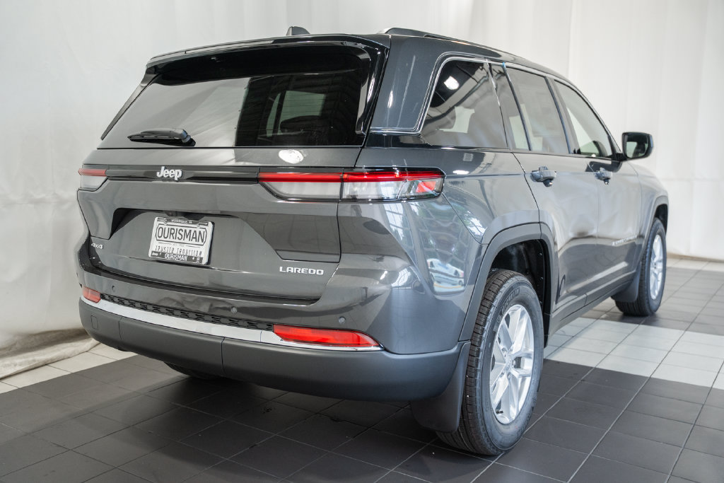 New 2026 Jeep Grand Cherokee Laredo w/ Trailer Tow Package AWD/4WD image 4