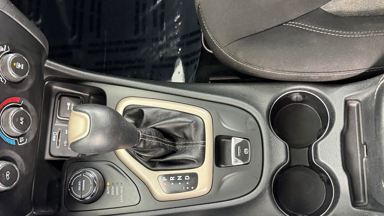 Used 2014 Jeep Cherokee Sport AWD/4WD image 30