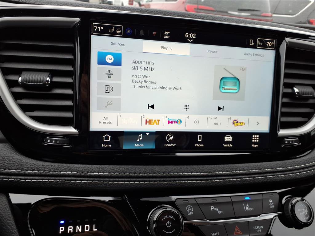 New 2026 Chrysler Pacifica Select image 16