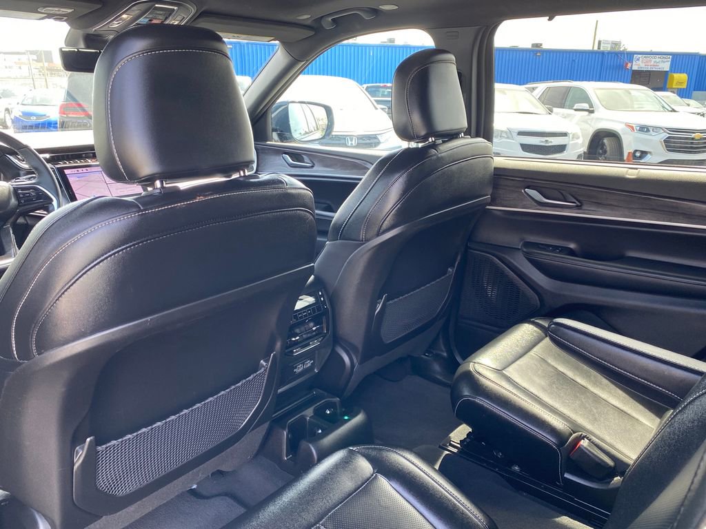 Used 2024 Jeep Grand Cherokee L Limited w/ Luxury Tech Group II AWD/4WD image 15