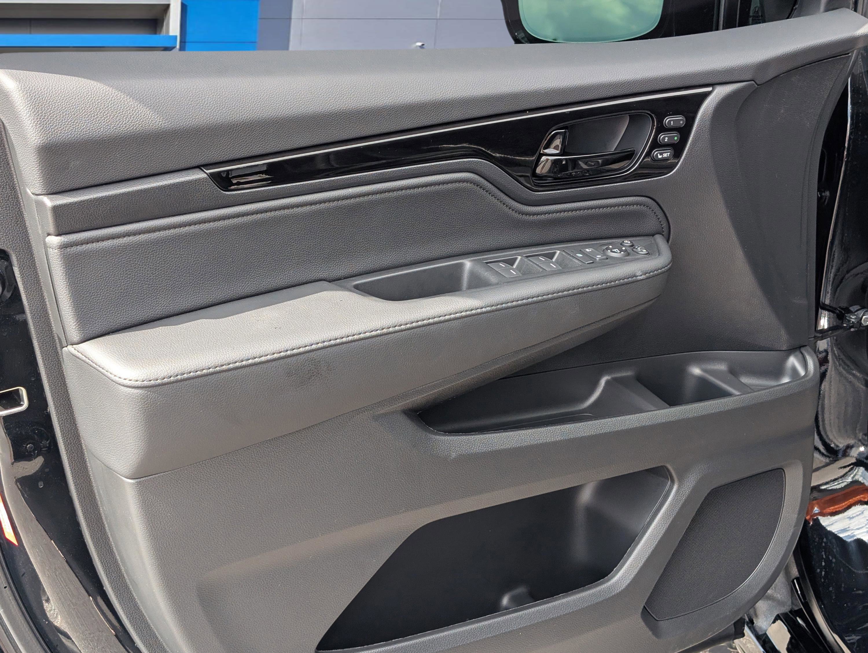 Used 2025 Honda Odyssey Elite image 16