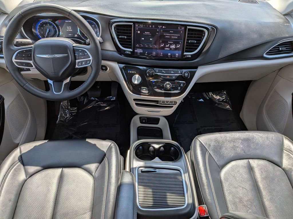 Used 2024 Chrysler Pacifica Touring-L image 21