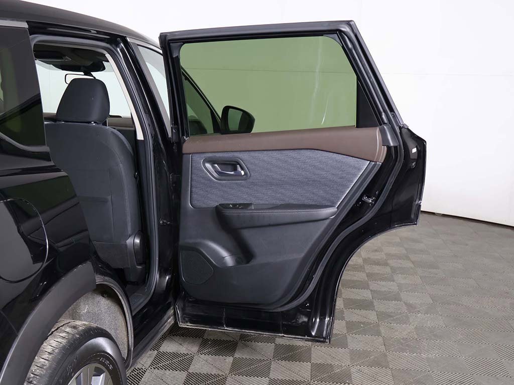 Used 2023 Nissan Rogue SV image 19