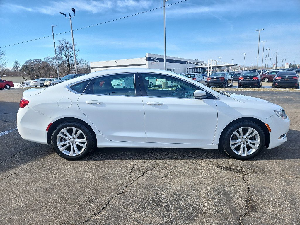 Used 2016 Chrysler 200 Limited image 5