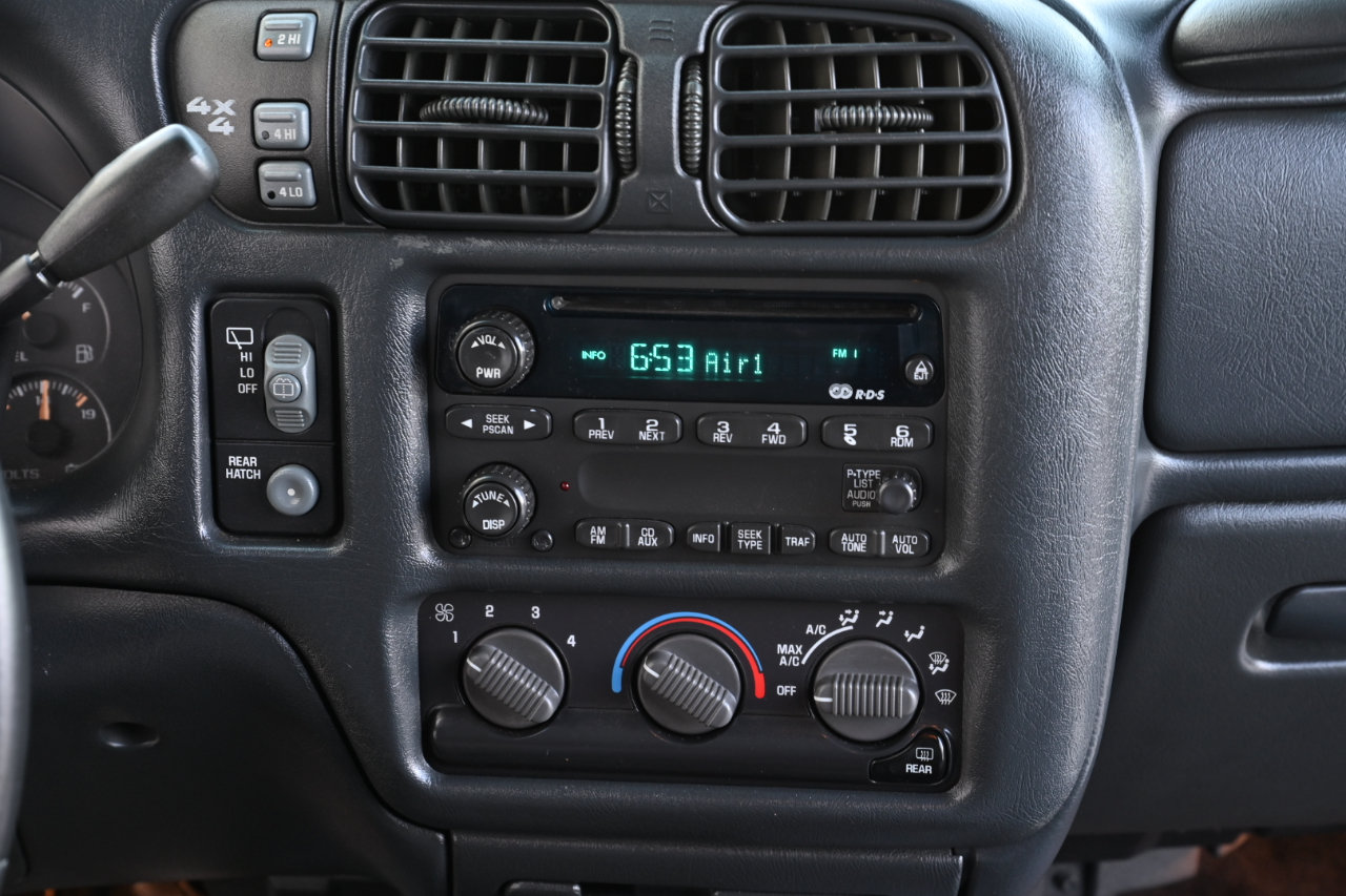 Used 2002 Chevrolet Blazer LS w/ Preferred Equipment Group AWD/4WD image 20