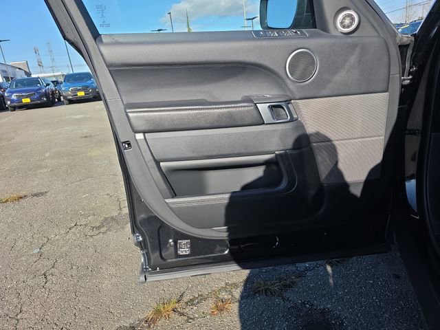 Used 2016 Land Rover Range Rover Sport SE image 17