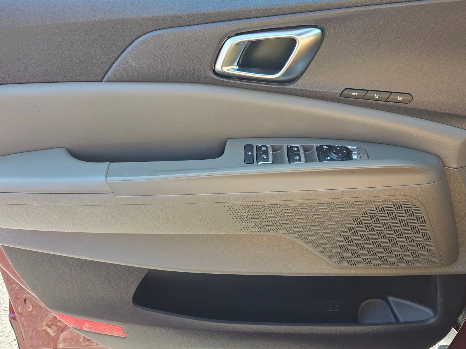 Used 2025 Kia Carnival EX image 32